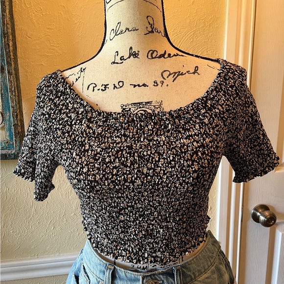 Angie Crop Top Floral Print Black Size M Medium Peasant Boho Festival Top NWT - Picture 1 of 8